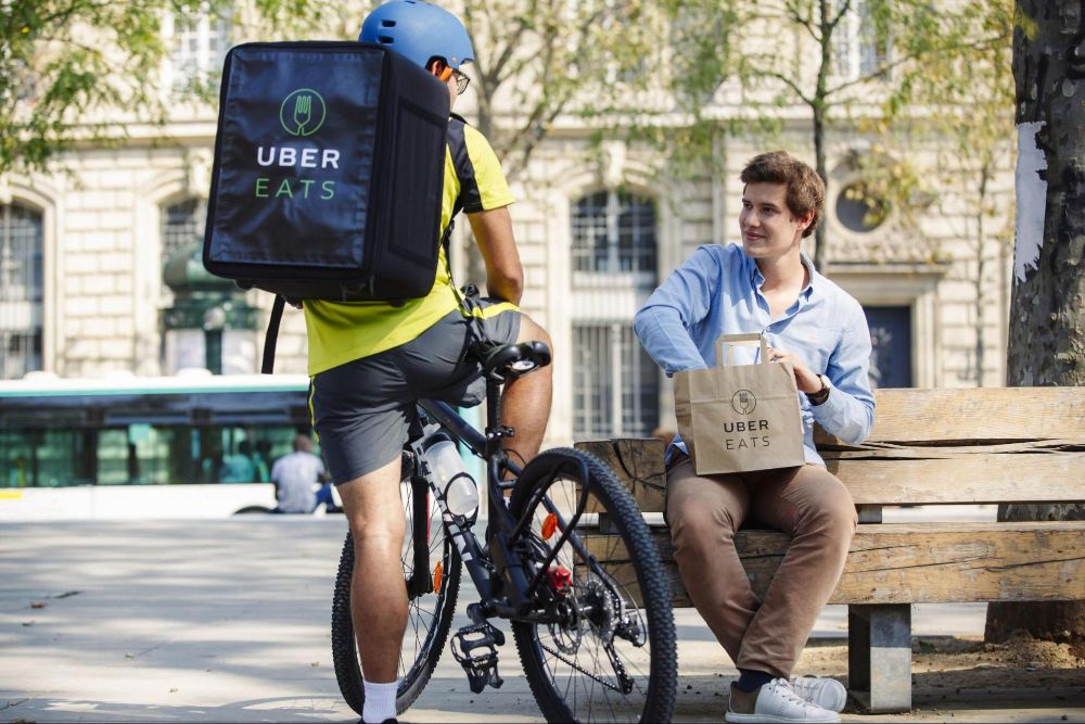 Zarobki Uber Eats 2024 – ile zarabia dostawca jedzenia?