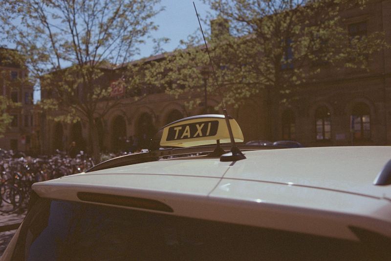 taksówka - oznaczenie na dachu